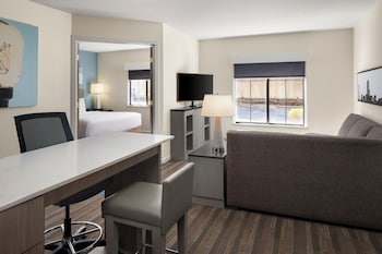 Suite (Specialty, 2 Double Beds & Sofa Bed)