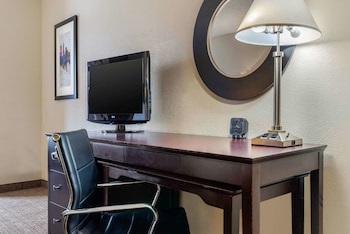 Suite, Multiple Beds, Non Smoking (2 Queen Beds and Sleeper Sofa)