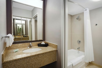 Room, 1 King Bed (Mobility/Hearing Accessible, Tub)