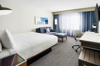 Room, 1 King Bed (Mobility/Hearing Accessible, Tub)
