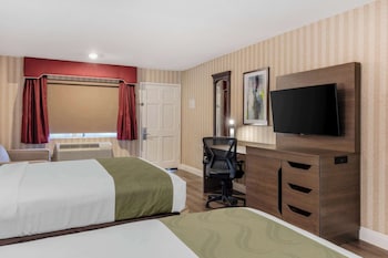 Family Suite, 3 Queen Beds, Non Smoking