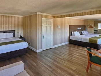 Family Suite, 3 Queen Beds, Non Smoking