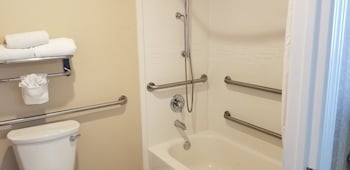 Standard Room, 2 Queen Beds, Accessible Tub, Non Smoking