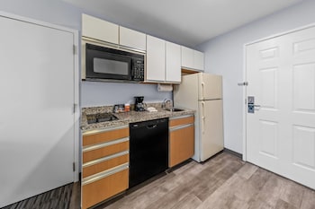 Studio Suite, 1 Queen Bed with Sofa bed, Non Smoking