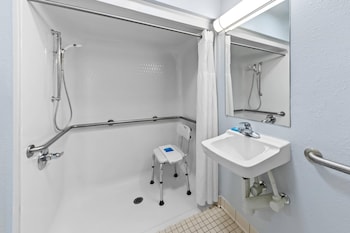 Room, 1 Queen Bed, Accessible, Non Smoking (Roll-In Shower)