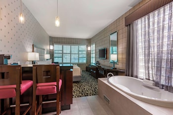 Standard Room, 1 King Bed, Non Smoking, Jetted Tub