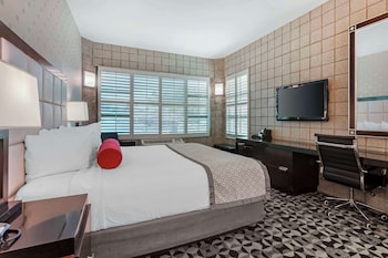 Standard Room, 1 King Bed, Non Smoking, Jetted Tub