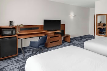 Room, 2 Queen Beds, Hearing Accessible (Roll-in Shower)