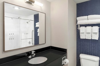 Room, 1 King Bed, Hearing Accessible (Transfer Shower)