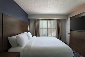 Suite, 2 Bedrooms (Mobility/Hearing Accessible, Tub)