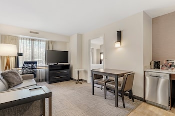 Suite, 1 Queen Bed with Sofa bed, Accessible (Mobility Tub -One Bedroom)