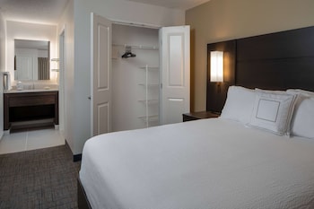 Suite, Multiple Beds, Accessible (Hearing Two Bedroom Two Queens)