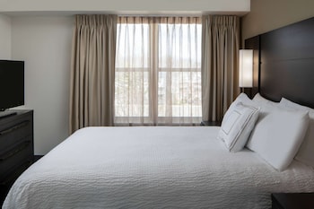 Suite, 1 Queen Bed with Sofa bed, Accessible (Hearing - One Bedroom)