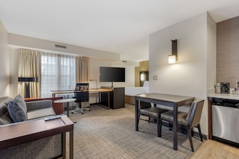 Studio Suite, 1 Queen Bed with Sofa bed, Accessible (Mobility Tub)