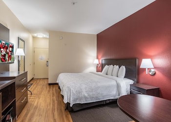 Standard Room, 1 King Bed (Smoke Free)