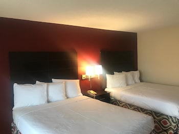Deluxe Room, 2 Queen Beds, Smoking