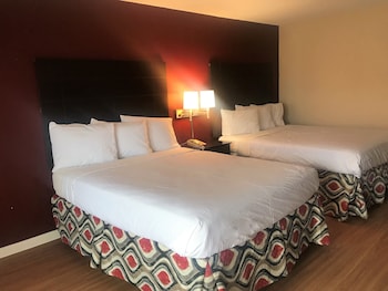 Deluxe Room, 2 Queen Beds, Smoking