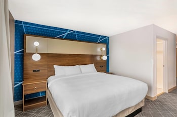 Suite, 1 King Bed with Sofa bed, Non Smoking