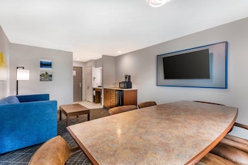 Suite, 1 King Bed with Sofa bed, Non Smoking (Boardroom Table)