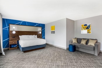 Suite, 1 King Bed with Sofa bed, Non Smoking (Large Room)
