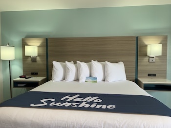 Room, 1 King Bed, Accessible, Non Smoking (Mobility)