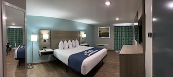 Room, 1 King Bed, Accessible, Non Smoking (Mobility)