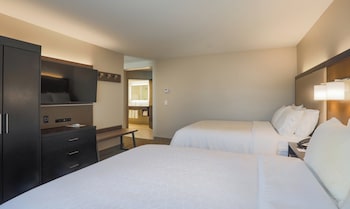 Suite, 2 Queen Beds, Accessible Bathtub (Mobility)
