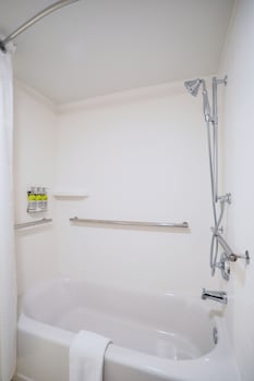 Standard Room, 1 King Bed, Mobility Accessible (Accessible Tub)