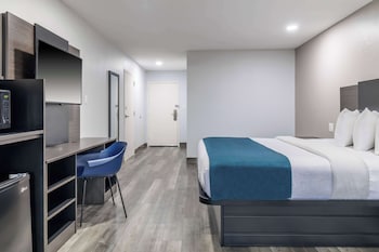 Deluxe Room, 1 King Bed, Accessible, Non Smoking