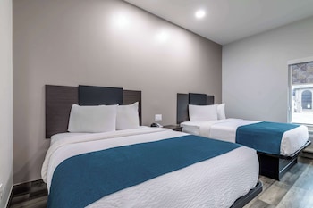 Deluxe Room, 2 Queen Beds, Non Smoking, Refrigerator & Microwave