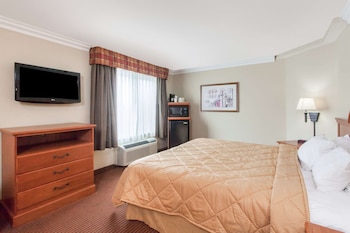 Room, 1 King Bed, Accessible, Non Smoking (Mobility/Hearing Impaired)
