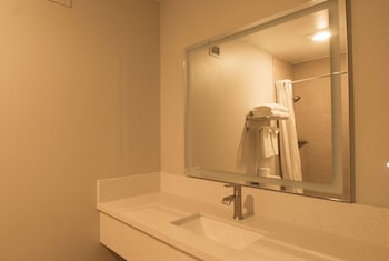 Room, 1 King Bed, Accessible, Non Smoking (Mobility/Hearing Impaired)