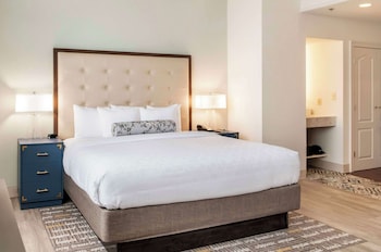 1 King Bed, Nonsmoking, Upgrade