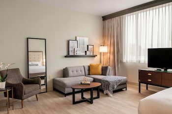 1 King Bed, Nonsmoking, Upgrade