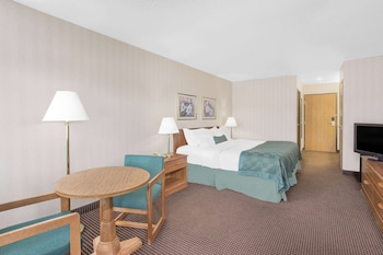 Premium Room, 1 King Bed, Accessible, Lake View