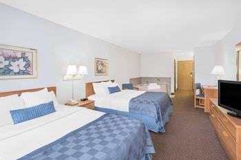 Premium Room, 2 Queen Beds, Hot Tub (2nd Floor)