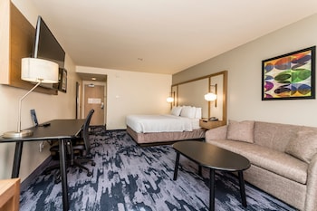 Room, 1 King Bed with Sofa bed, Accessible Bathtub