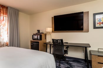 Room, 2 Queen Beds, Hearing Accessible (Roll-in Shower)