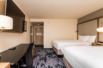 Room, 2 Queen Beds, Hearing Accessible (Roll-in Shower)
