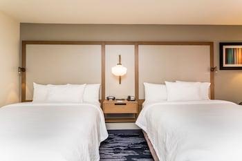Room, 2 Queen Beds, Hearing Accessible (Roll-in Shower)