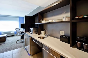 Studio, 1 King Bed, Accessible (Hearing)