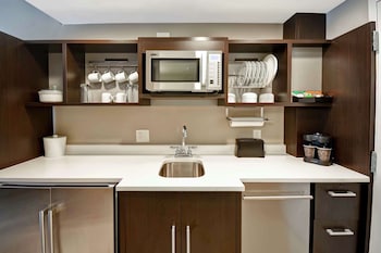 Suite, 2 Queen Beds, Accessible, Bathtub