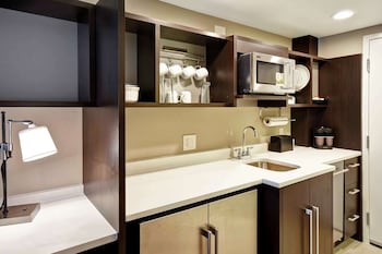 Suite, 2 Queen Beds, Accessible, Bathtub