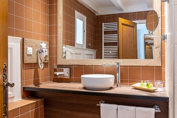 Double Room (Manadier)