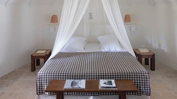 Luxury Cabin, 1 King Bed (Gardian)
