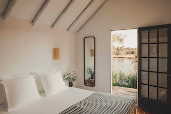 Superior Cabin, 1 King Bed (Gardian)