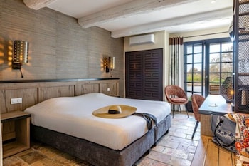 Double Room (Manadier)