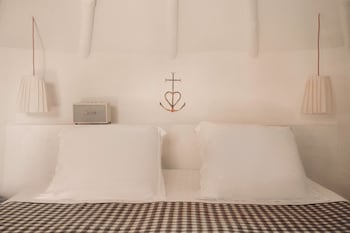 Cabin, 1 King Bed (Gardian)