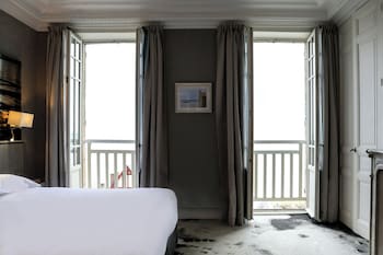 Double Room Historic House Annette Poulard Bay View