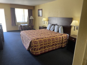 Standard Room, 1 King Bed